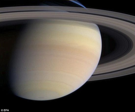 遙遠：造成這個強大雷擊的風暴是土星迄今記錄在案壽命最長的。